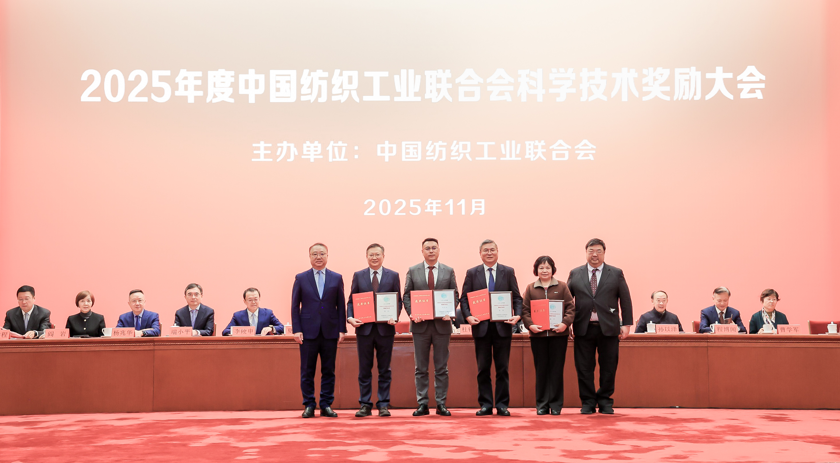 桑麻学者（左三）.jpg